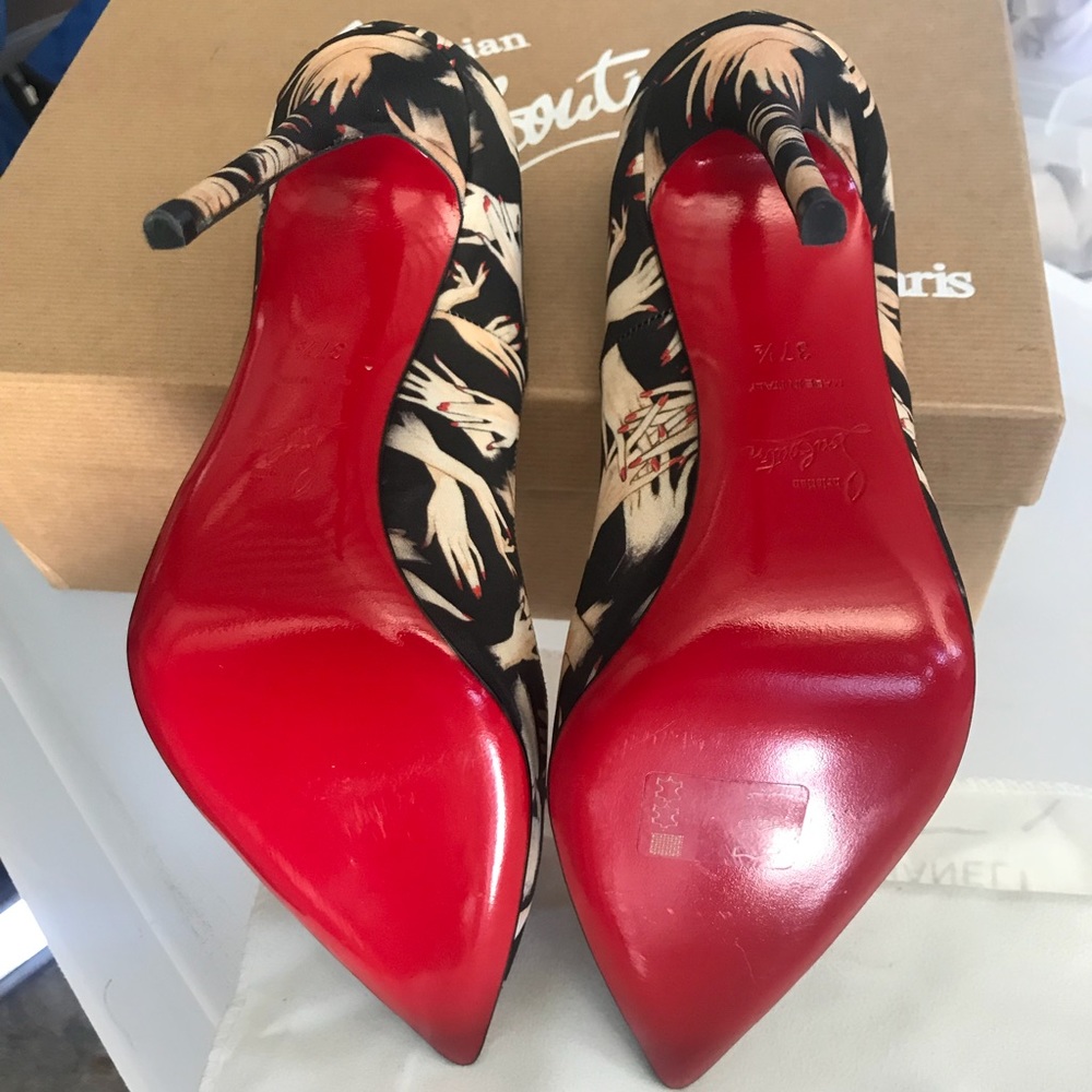 CL Pumps  N⭕️ Trades No⭕️ lowball offers please - Picture 5 of 5